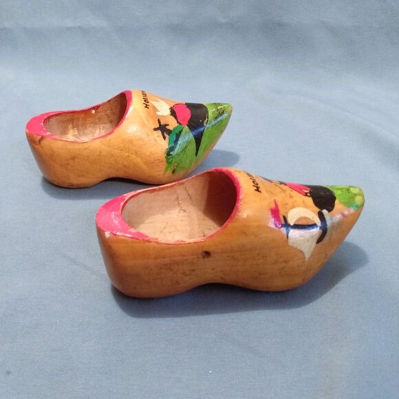 Vintage Mini Souvenir Wooden Clogs-Hand Painted-Hand Carved-Dutch Couple-4.5" - Picture 5 of 9
